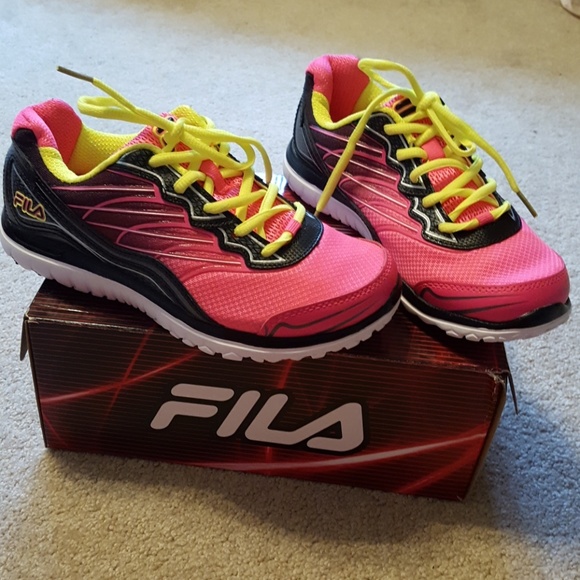 NIB Girls Fila (countdown 3) shoes size 5 NWT NIB Girls Fila (countdown 3) shoes size 5 NWT
